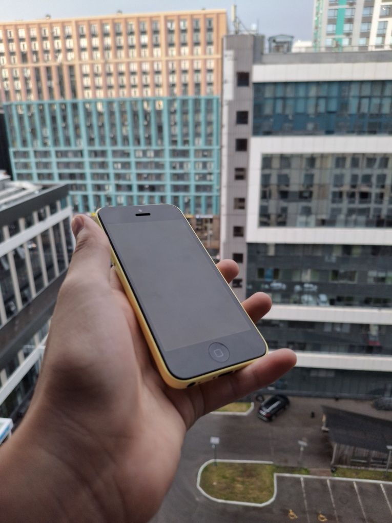 iPhone 5c в жёлтом цвете