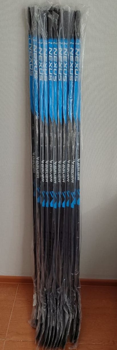 Продам новые ОРИГИНАЛЬНЫЕ хоккейные клюшки Bauer nexus