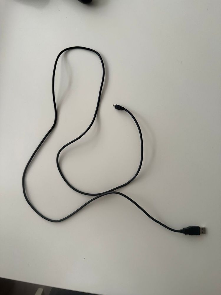 Playstation 4 Pro, 2 джойстика, зарядные устройства