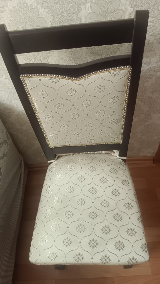 Продаю стулья, сидушка в подарок