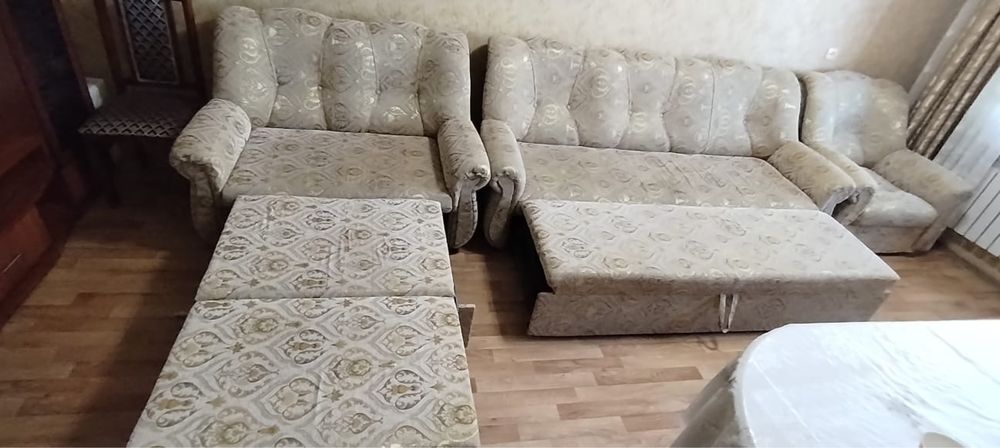 Диван в комплекте