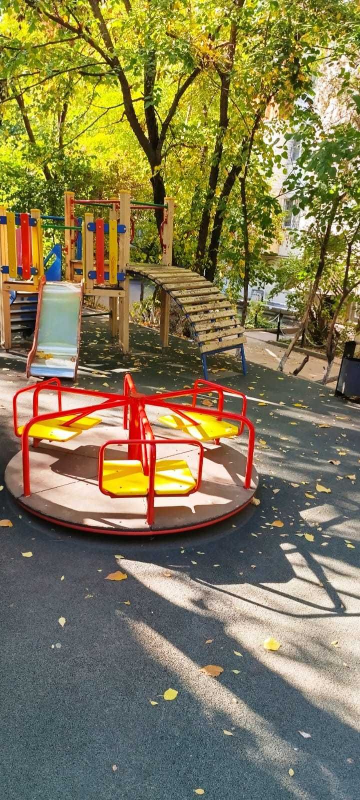 Продам трёхкомнатную квартиру в центре города Алматы (Айтеке би-Мира).