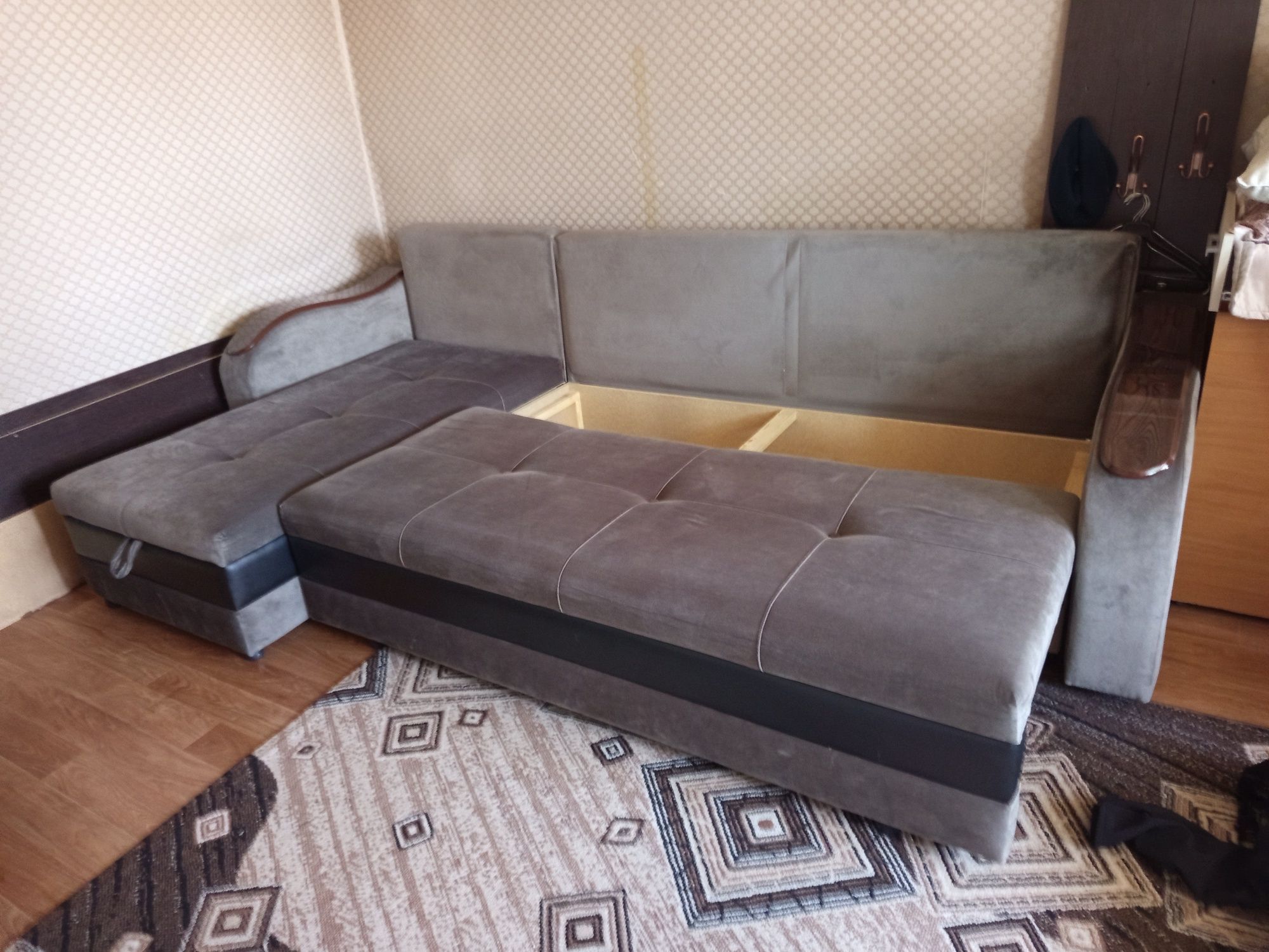 Продам угловой диван р/н Авторынок