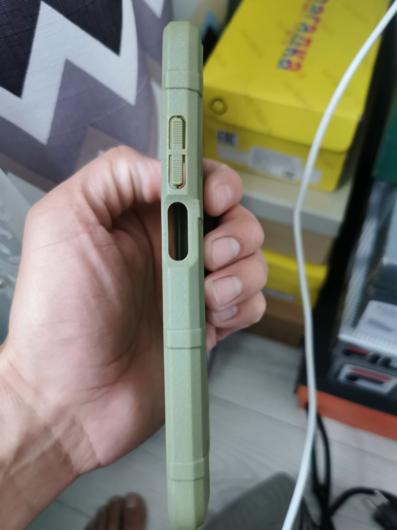 Продам чехол на xiaomi redmi note 10