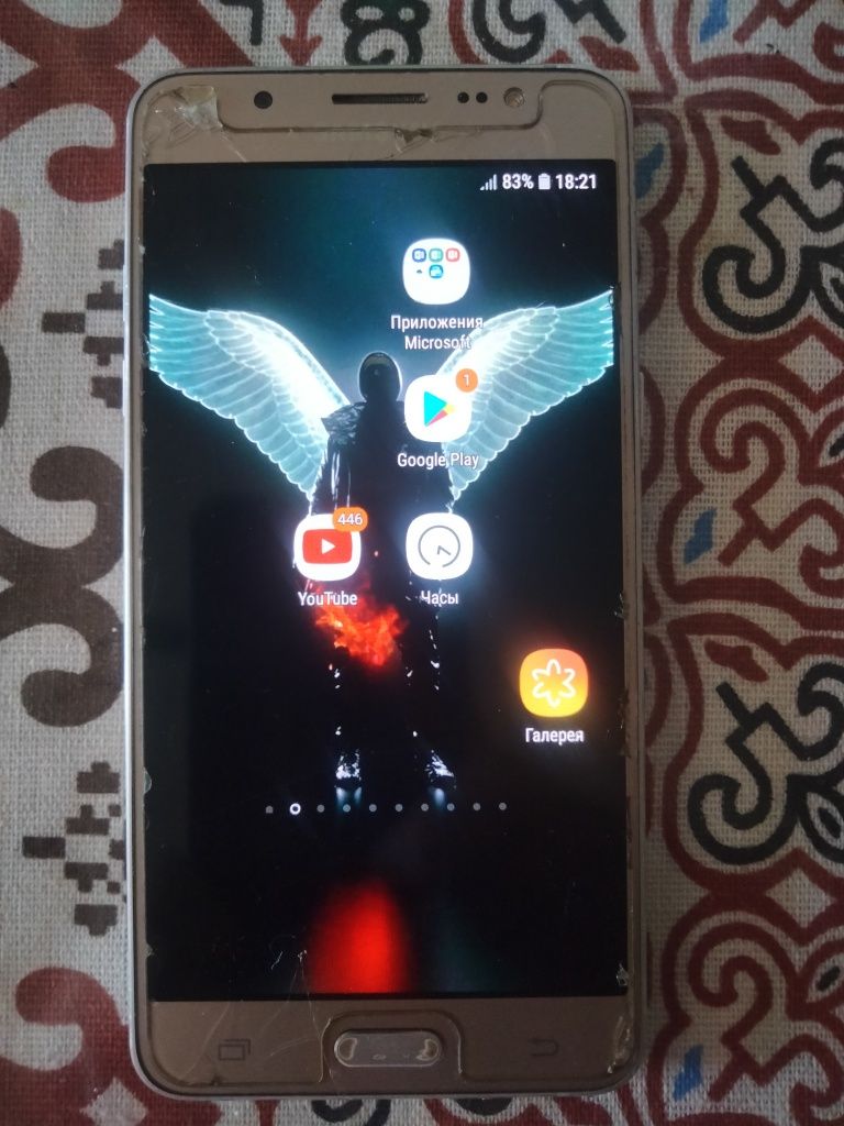 Самсунг J 5 16 гигабайт