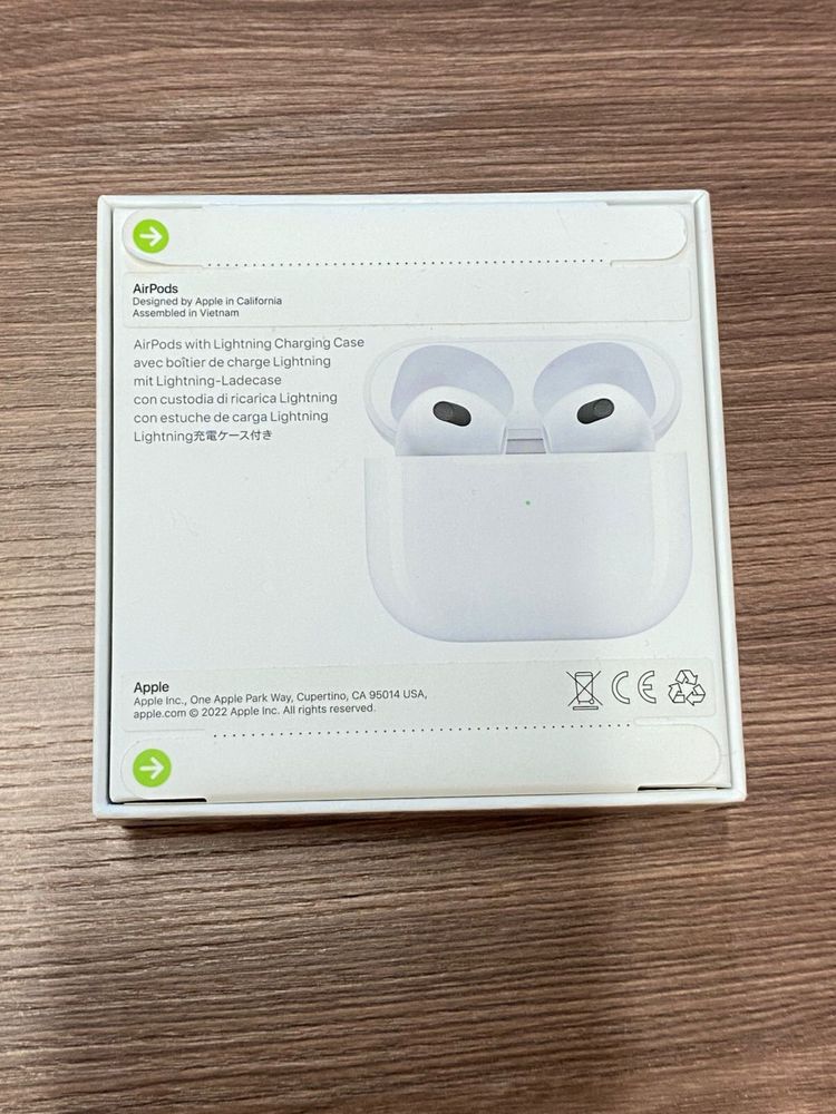 Airpods with Lightning Charging Case (3rd generation)