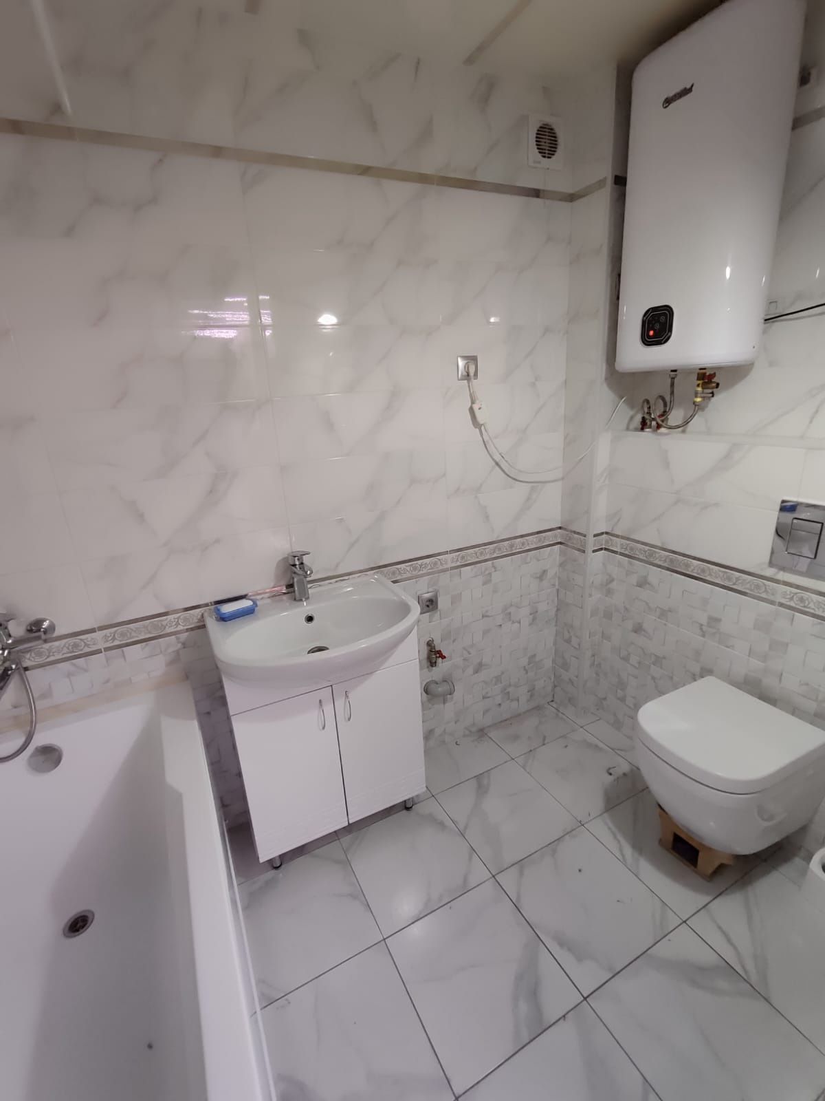 Продам 3 х комн квар. 3-102, 9 этаж.