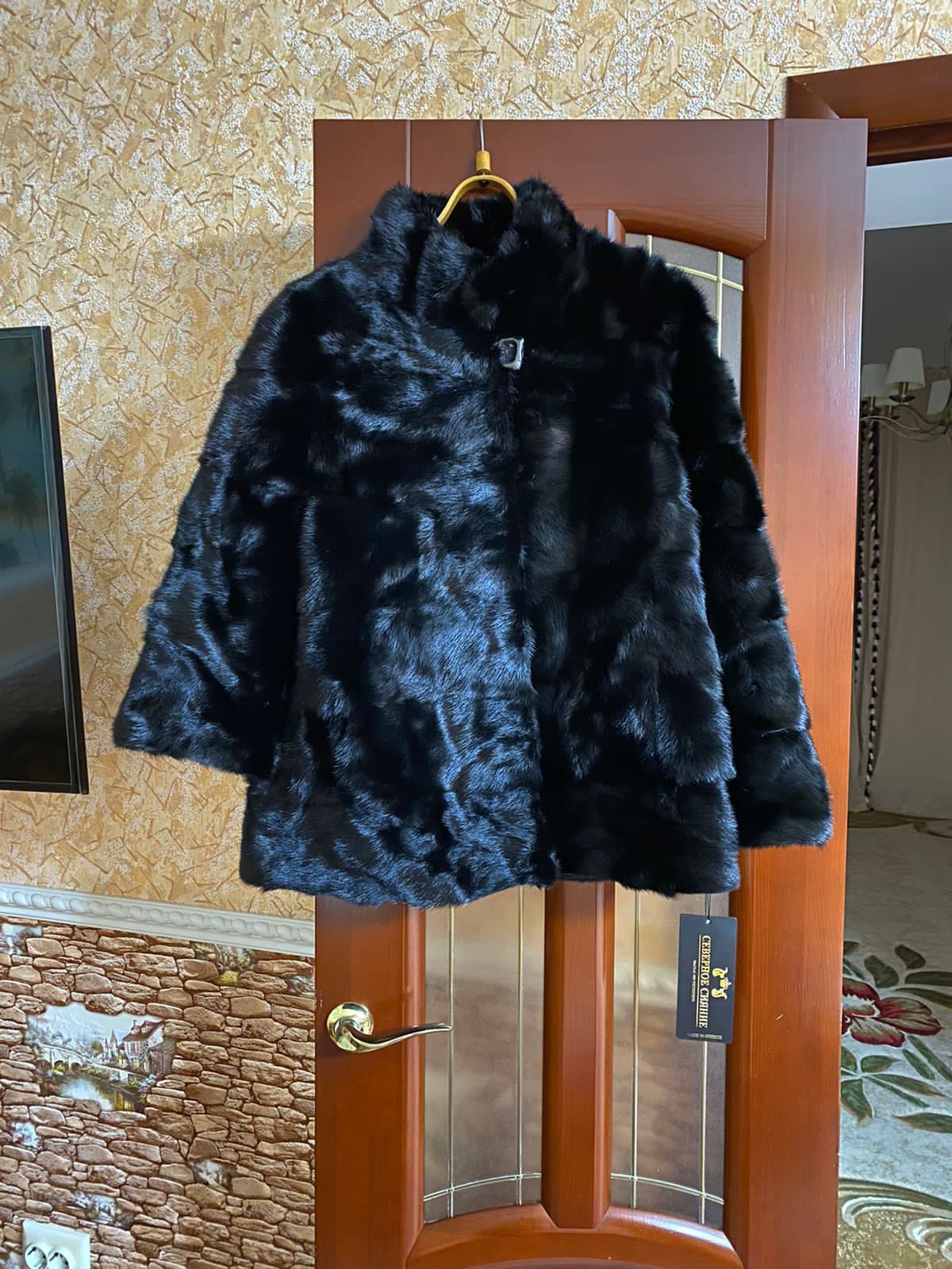 Продаю женскую шубу новый