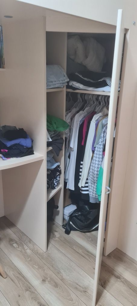 Продаётся кровать детская 2х этажная