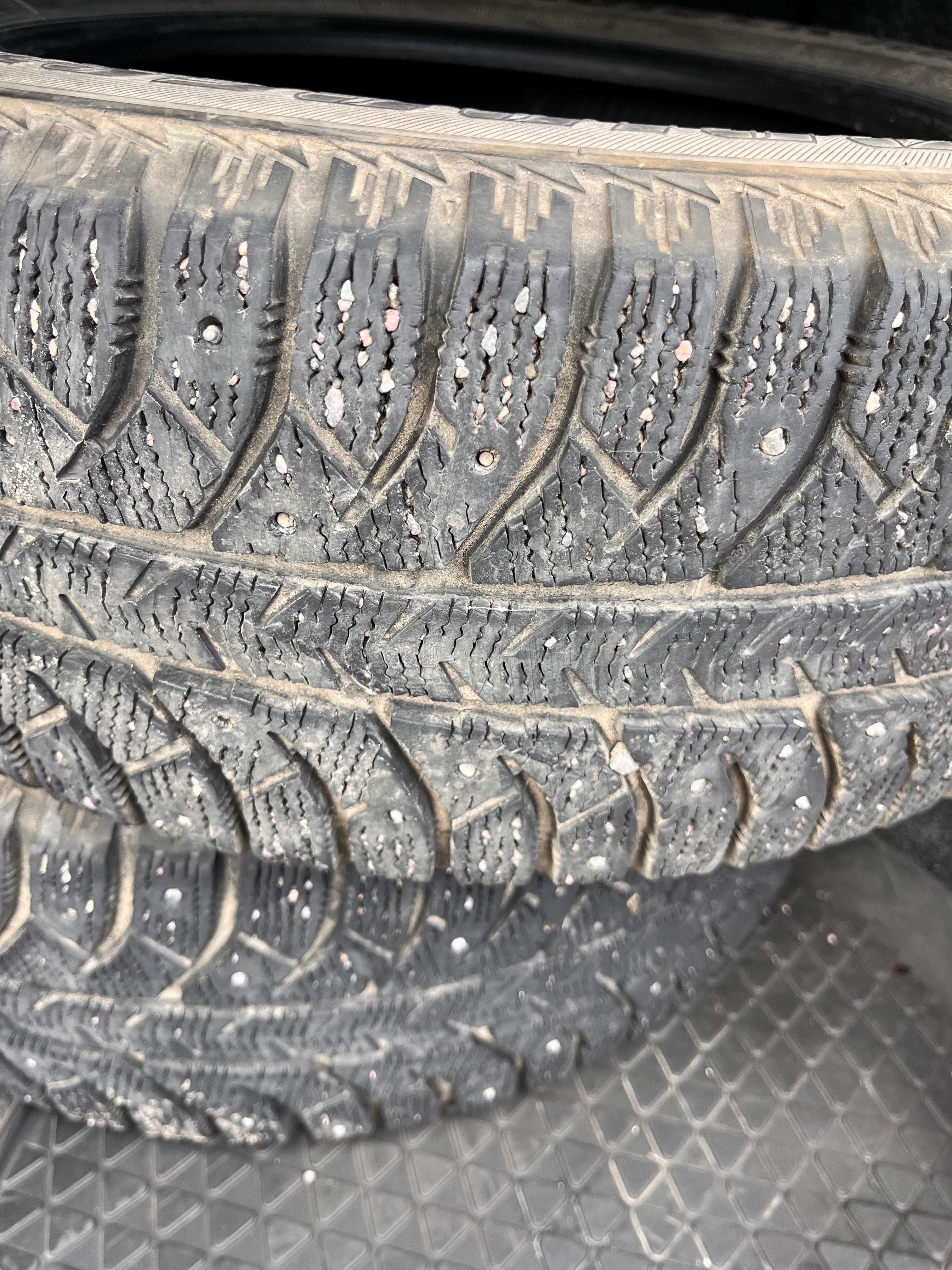 Комплект зимней резины б/у, Bridgestone ice cruiser 700