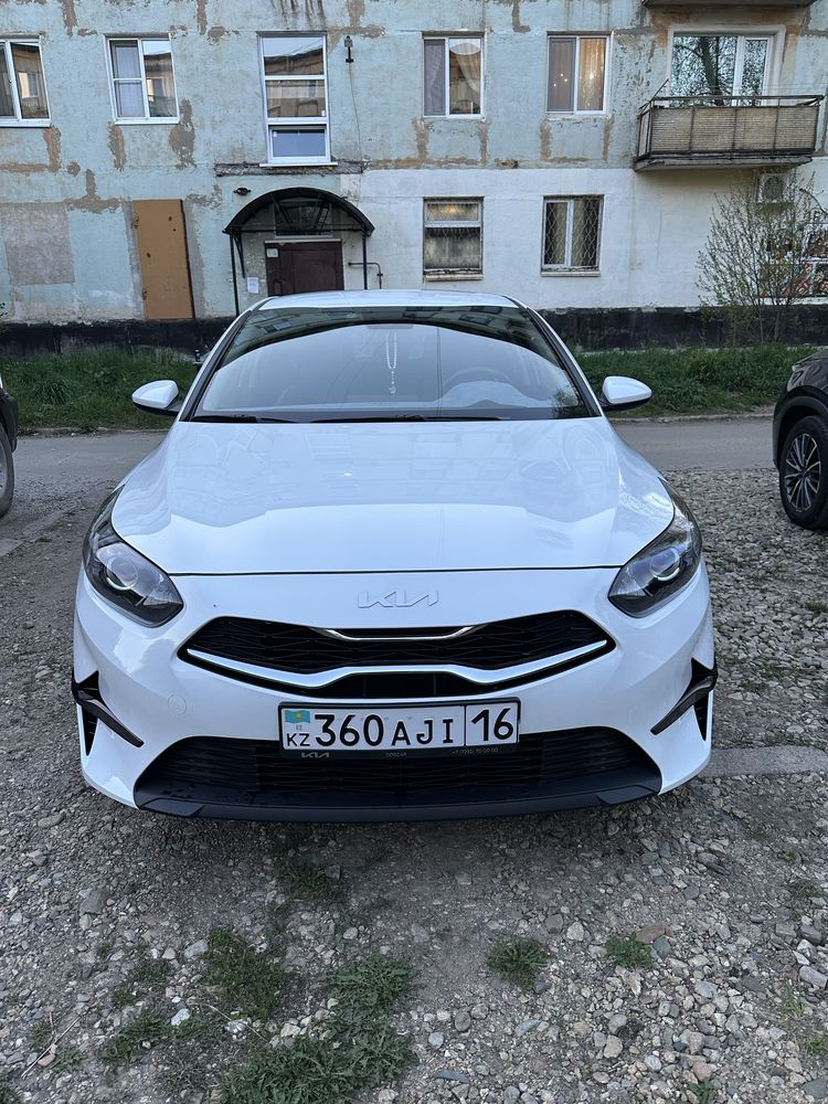 Продам Kia Ceed хэтчбек 2024 года