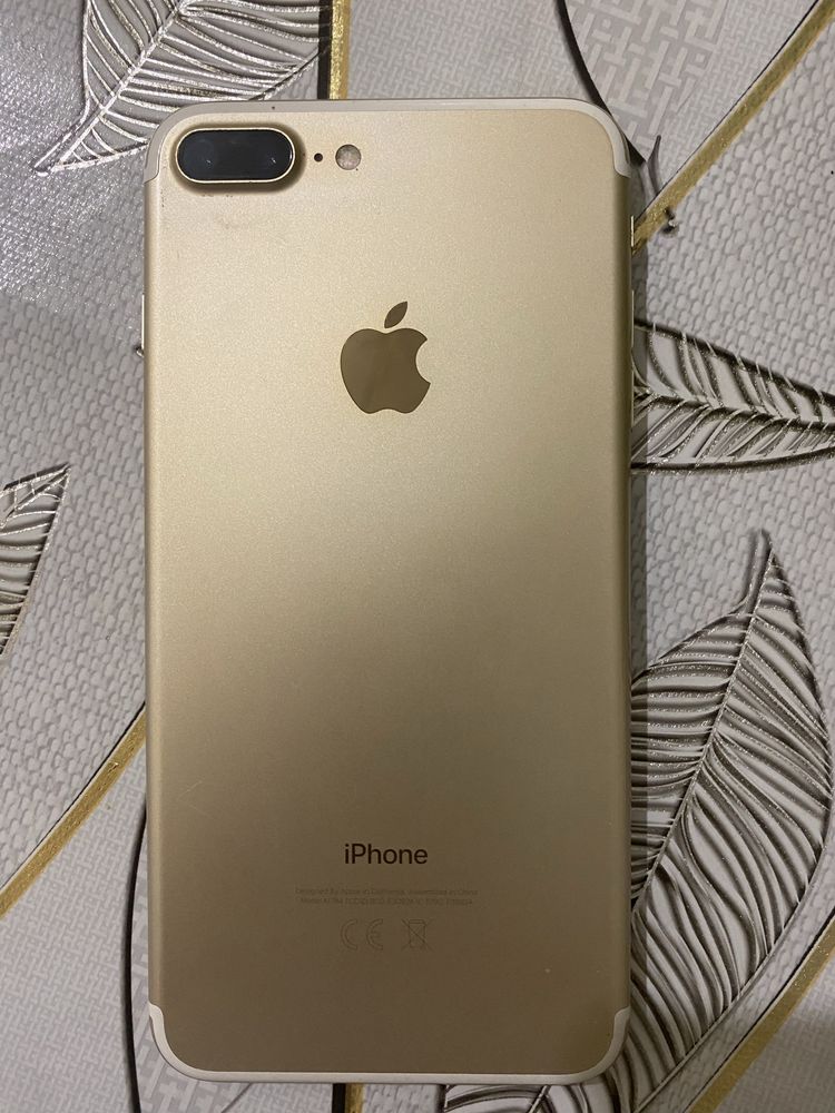 iPhone 7+  продам