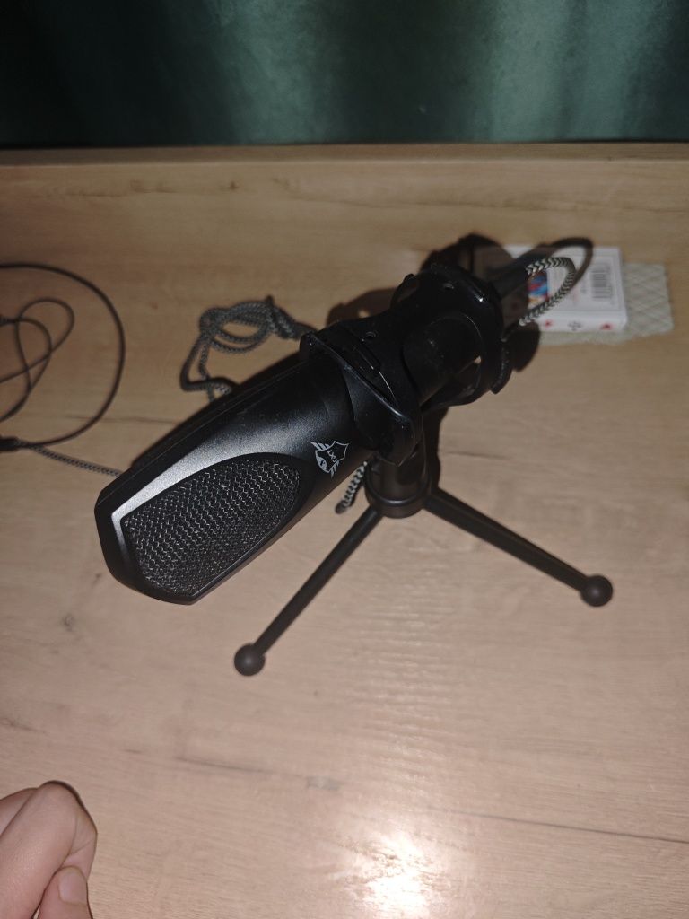Продам микрофон Trust GXT 232