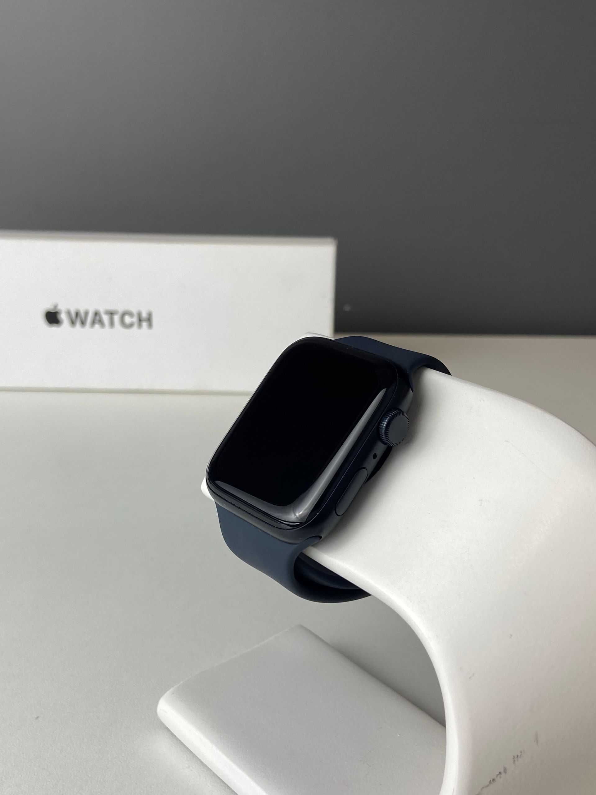 Ломбард Белый Алматы Apple Watch SE 44 мм (2е пок) чёрный арт. 145013
