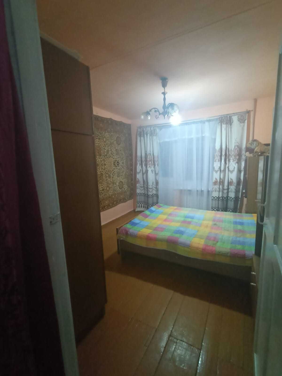 Продам 4х комнатную квартиру на 4 районе.