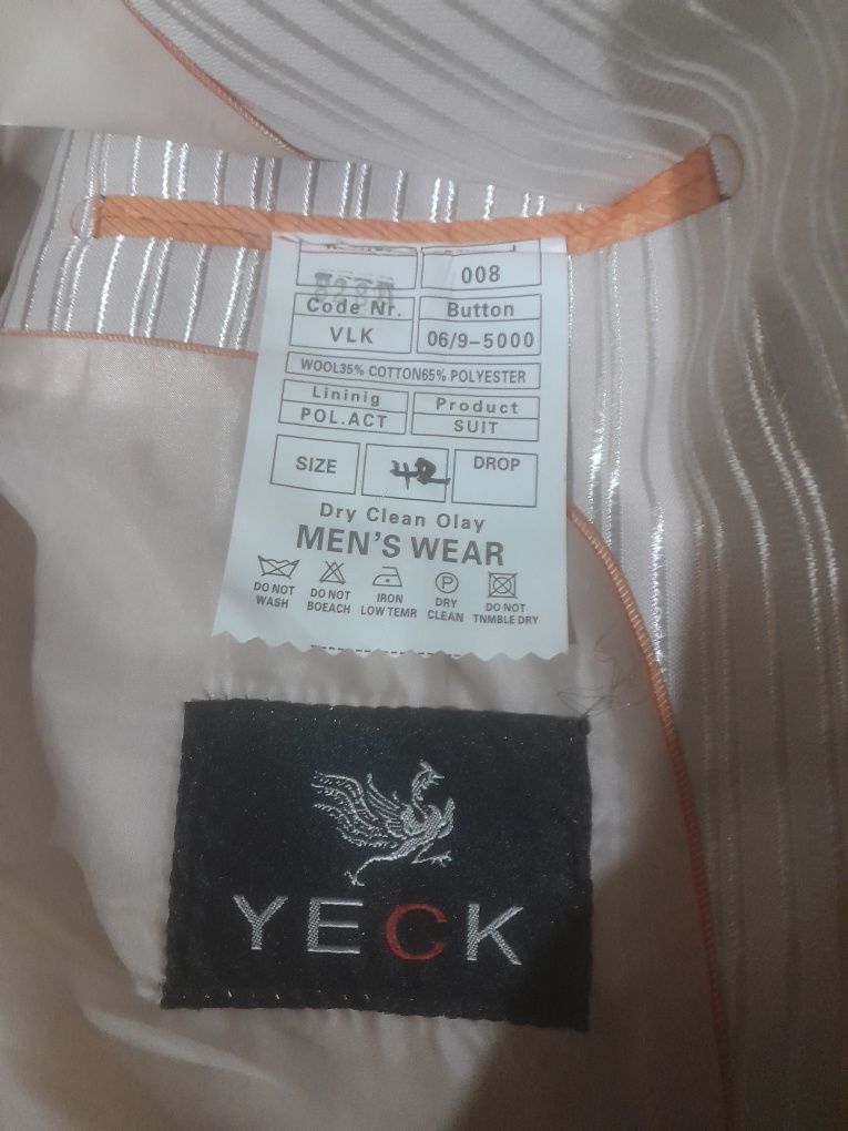 Продам костюм тройка