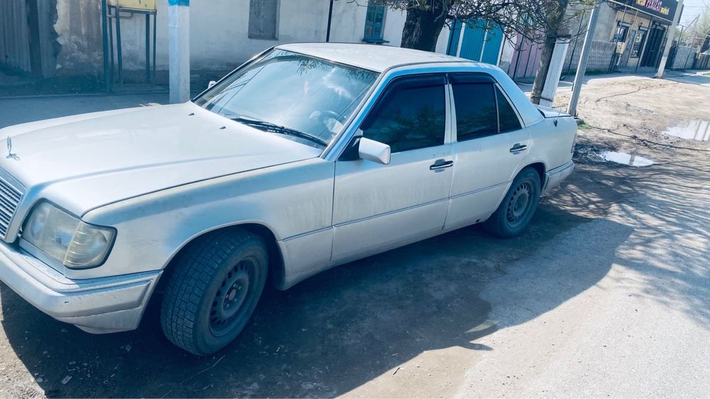 Продам машину Mercedes-Benz Е 220