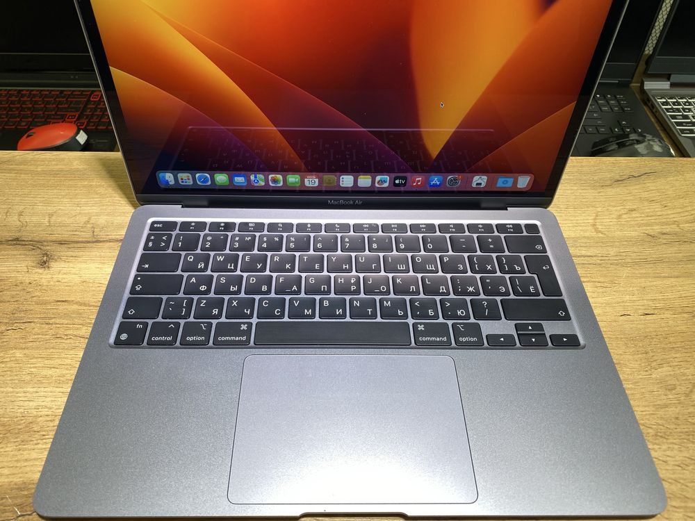 MacBook Air M1, 2020г. 13", 8/256 ГБ, 10471/А10