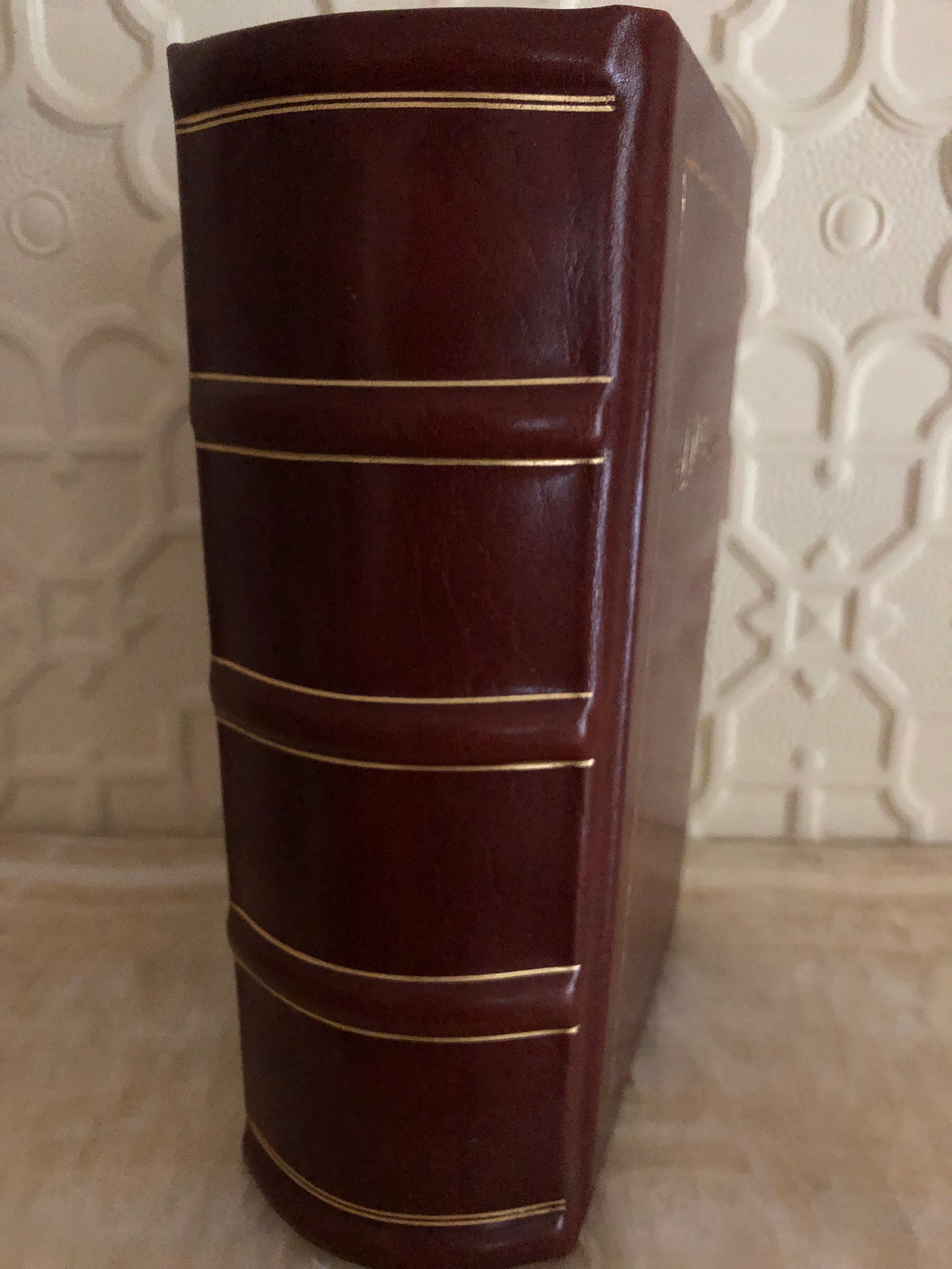 Книга. А. П. Чехова и книги Бальзака