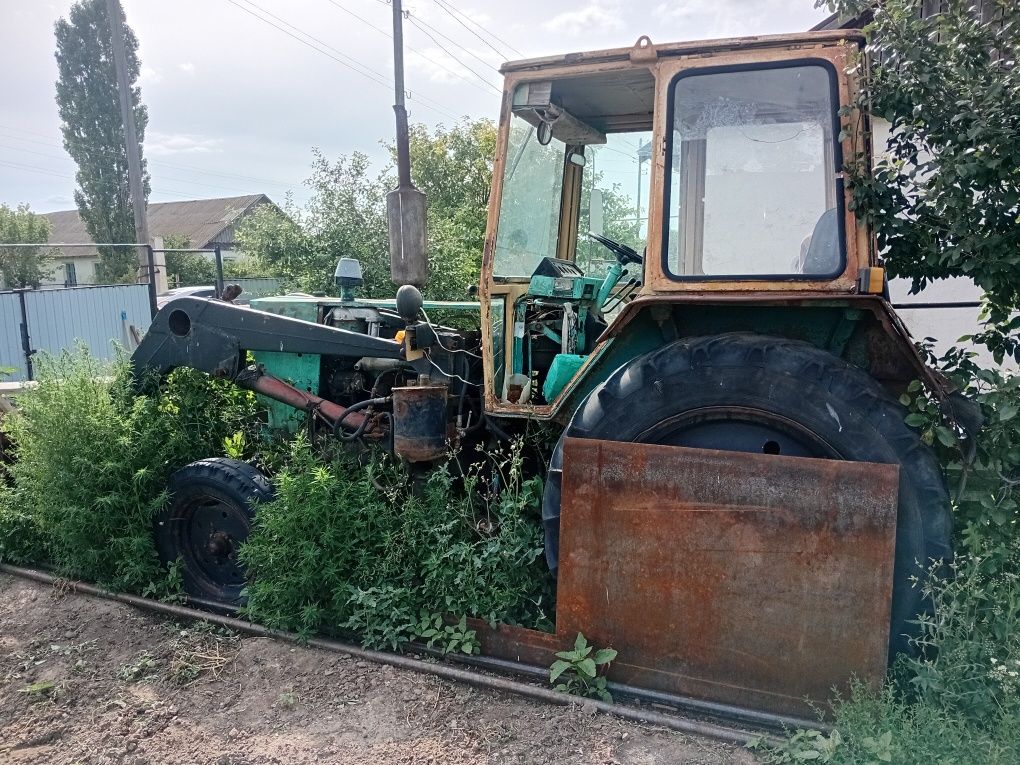 Продам на ходу заводится со стартера