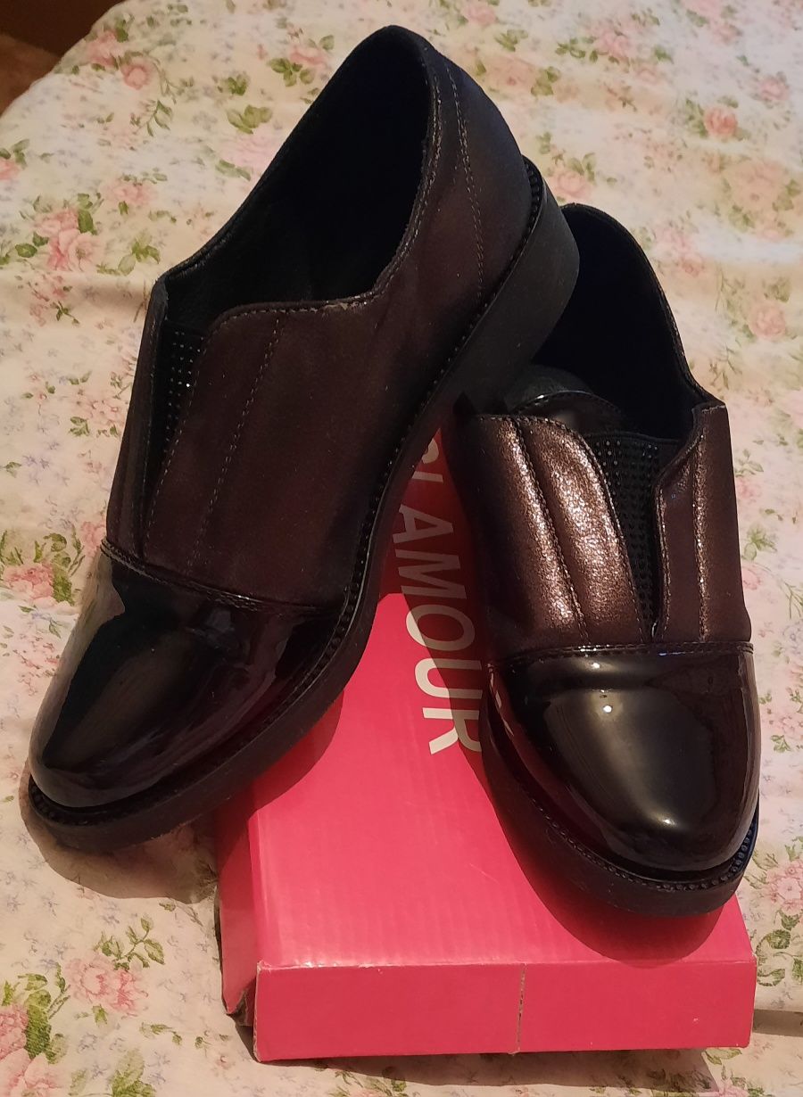 Продам женские ботинки