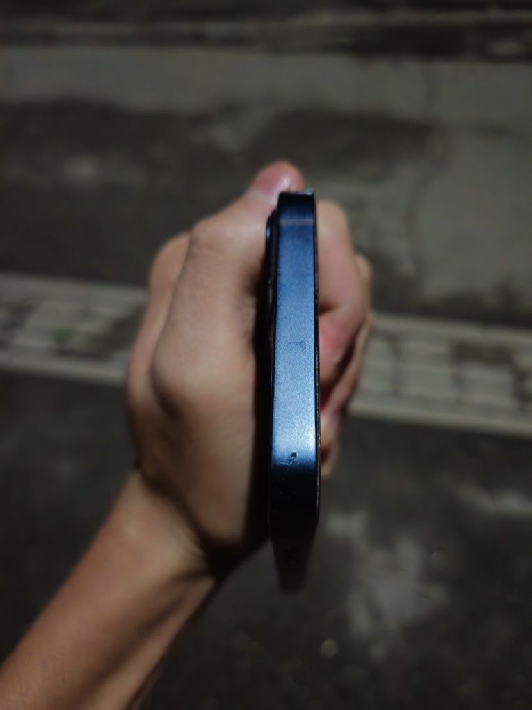 Iphone 13 почти новый