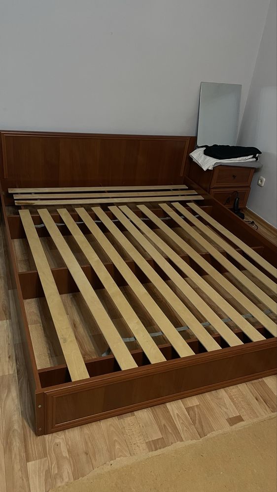 Продам двуспальную кровать