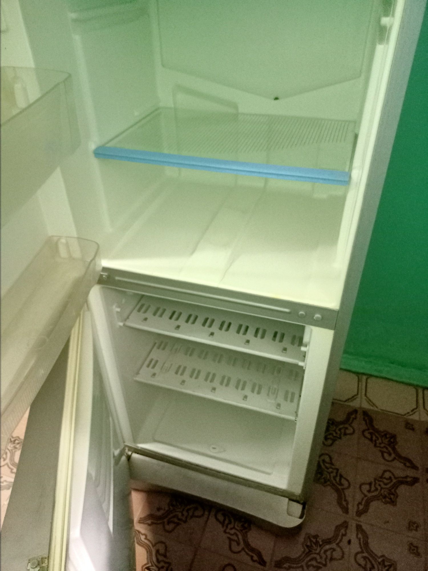 Продам холодильник индезит б/у