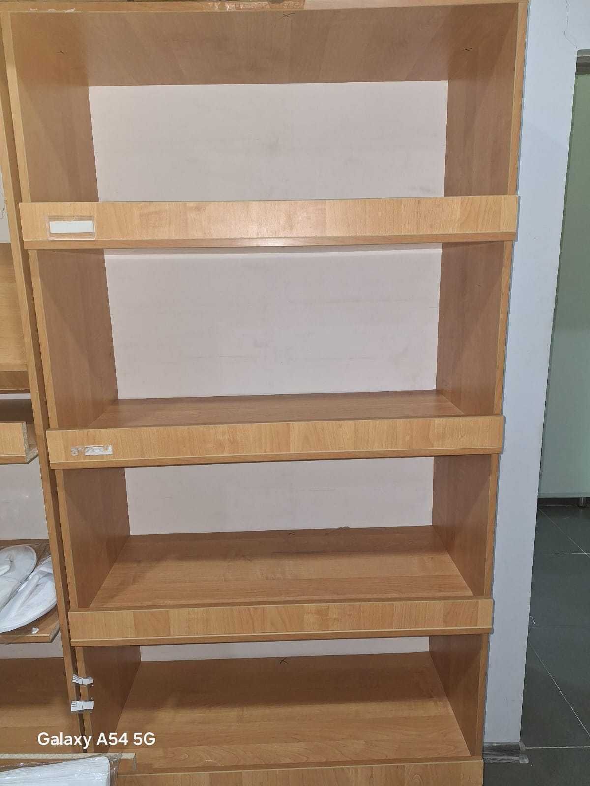 Продаем деревянные стеллажи б/у