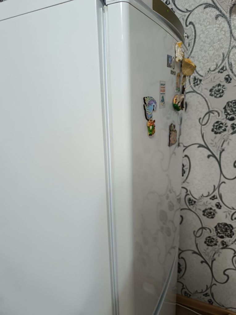 Продам холодильник Indesit