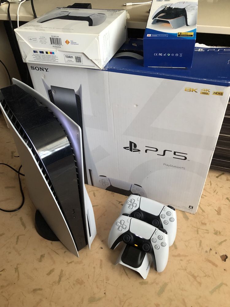 Срочно продаю PS5 с играми!