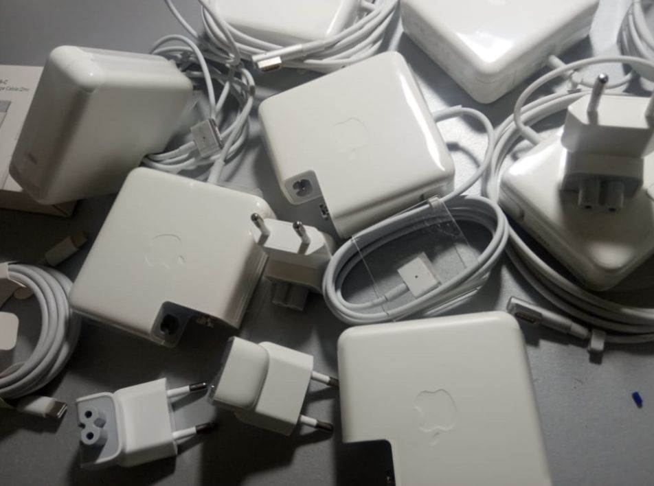 на MacBook 45W Air и Pro - зарядка, блок питания, шнур . .