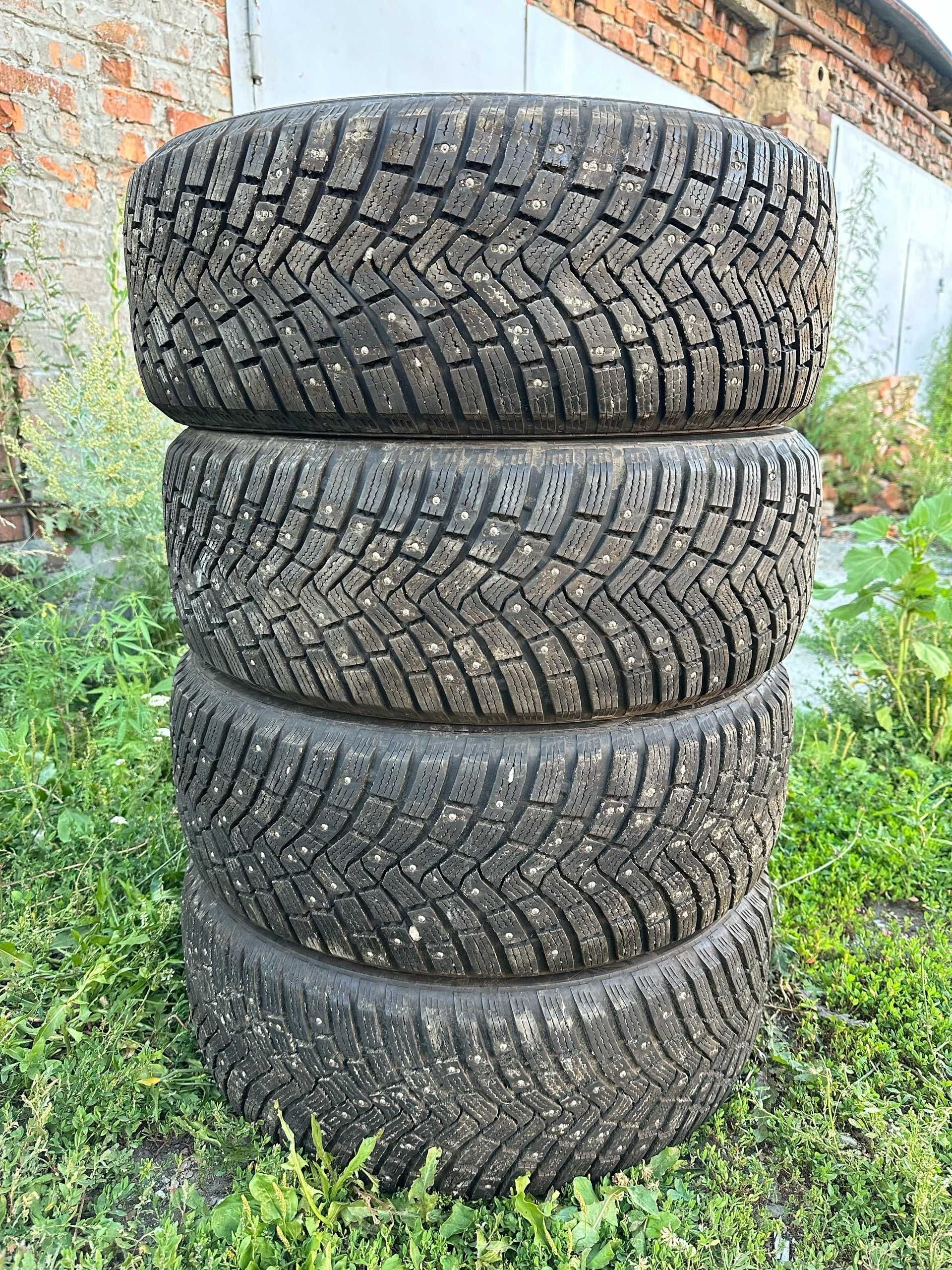 215/55 R17 Зимние шины Continental IceContact 3
