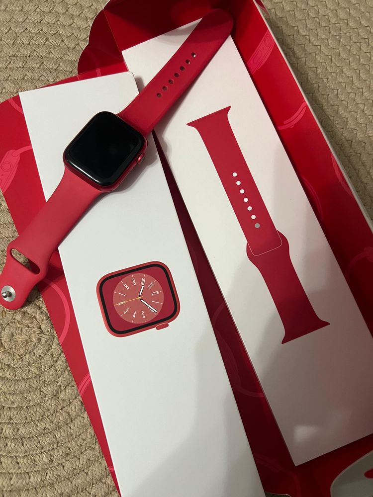 Apple watch серия 8 красного цвета 45 мм