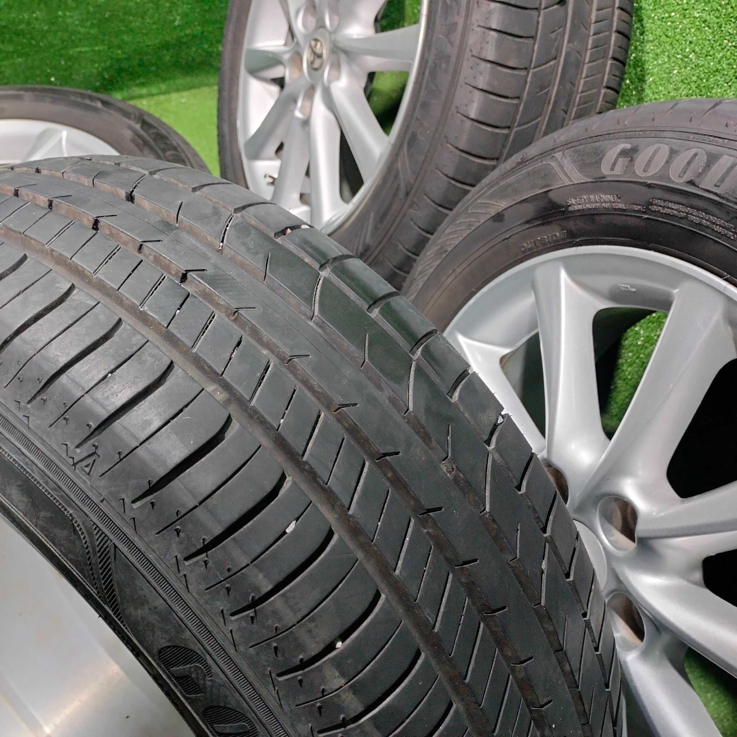 Продам Диск Оригинал Toyota с шинами Good Year 215/60 R17
