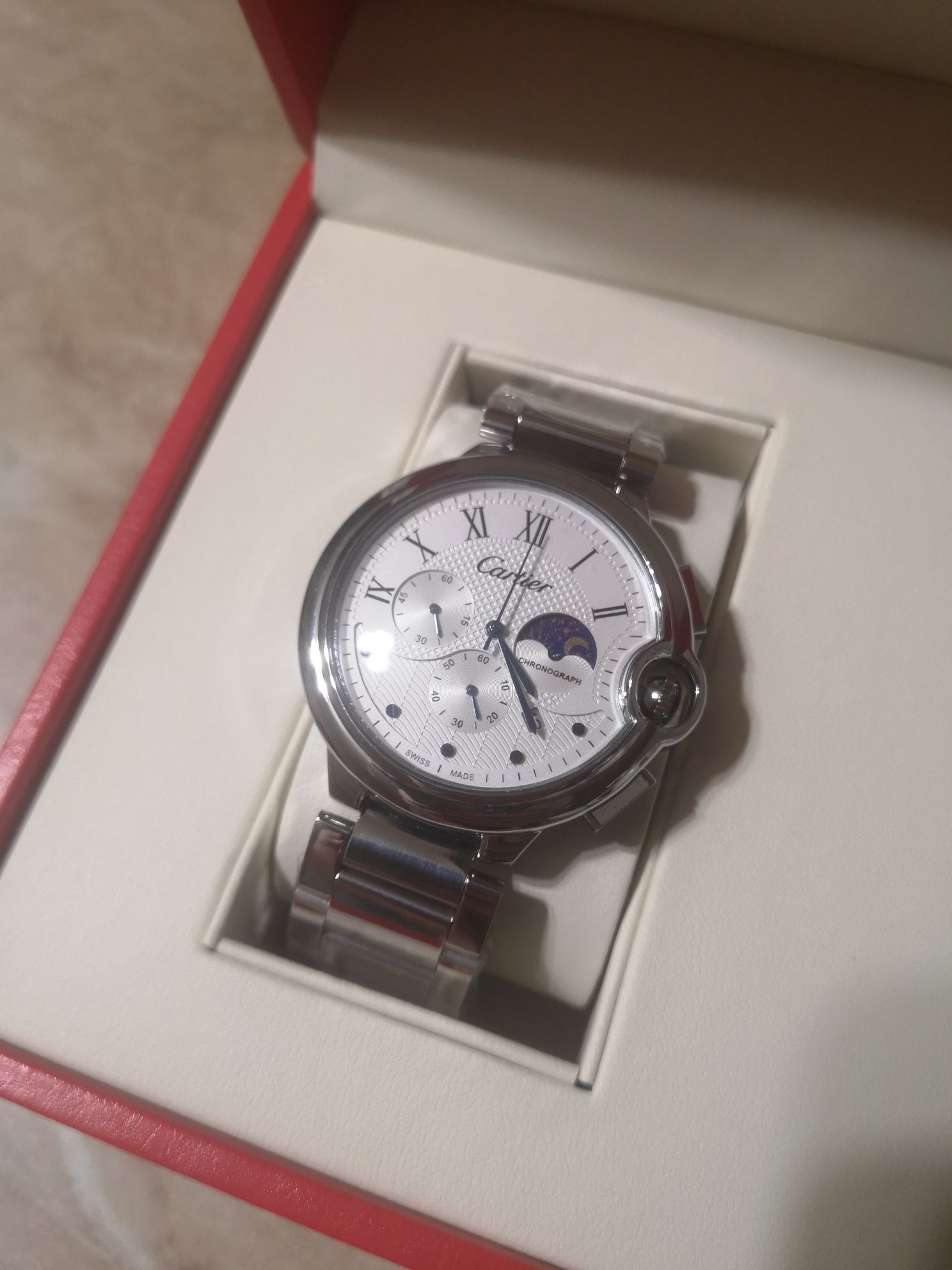 Часы CARTIER новые. Оригинал? Документы? На ходу?