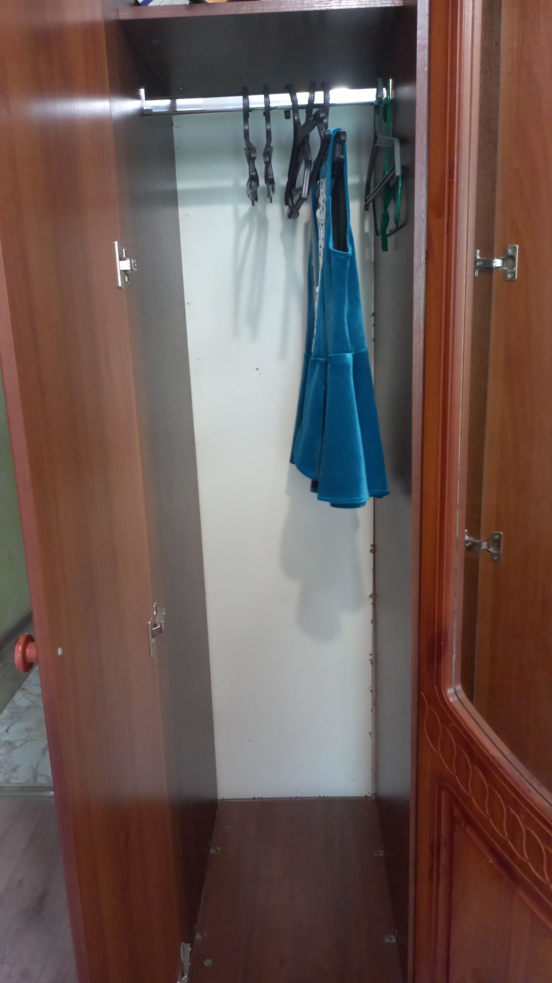 Спальни шкаф сатылады.