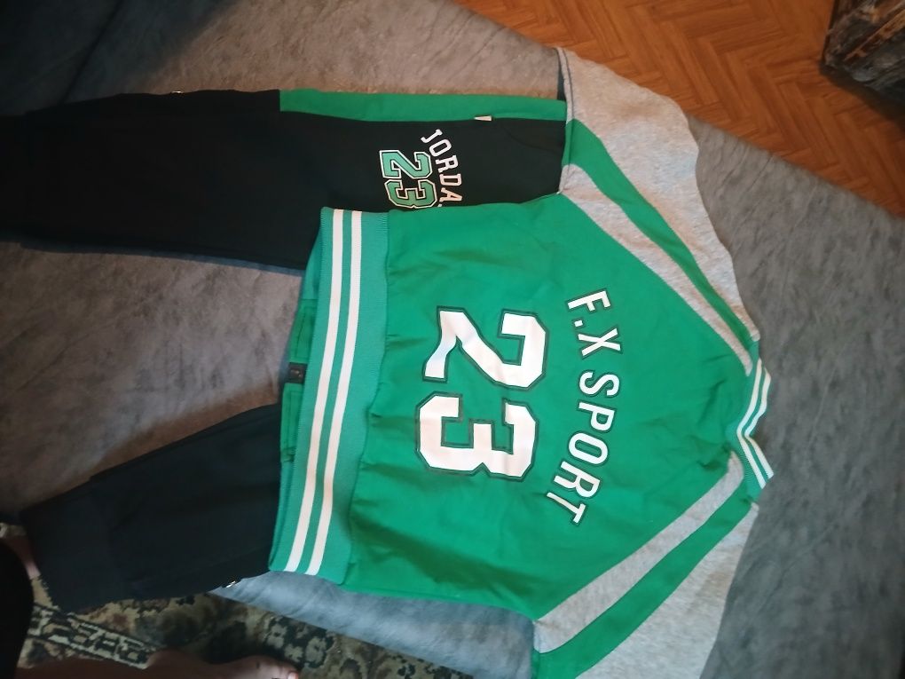 Продам детский костюм