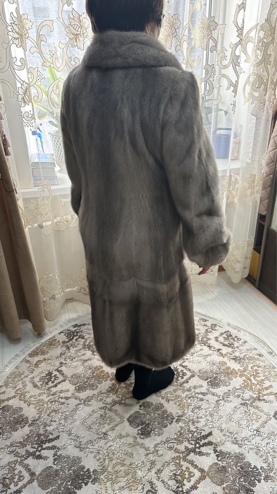 Продам серую норковую шубу