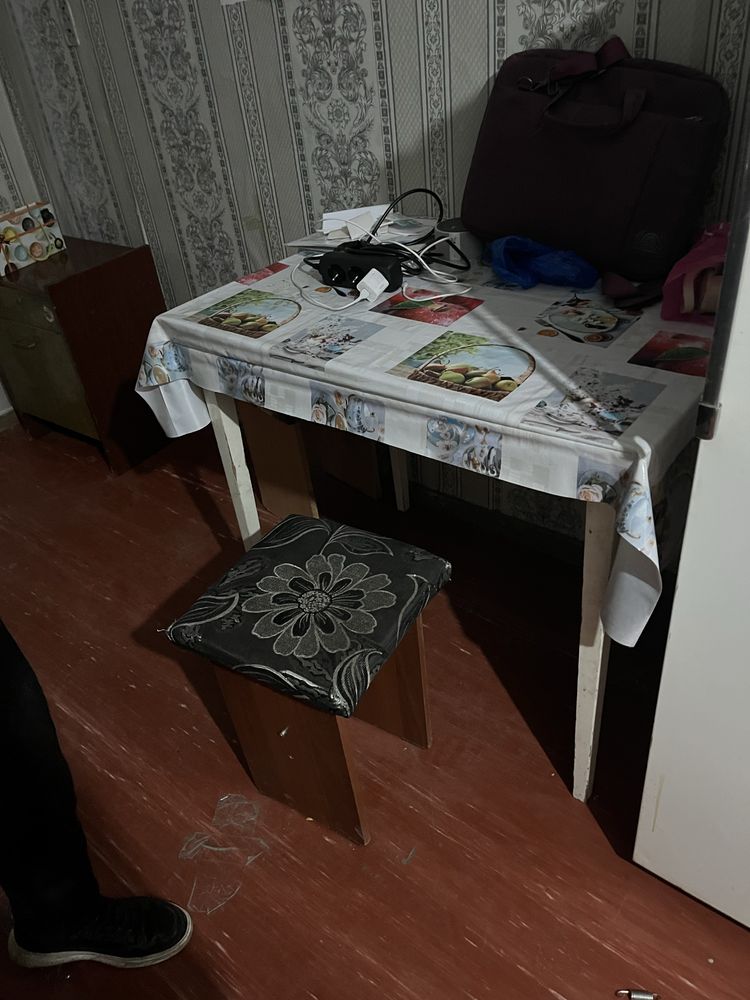 Шкаф, кровать бесплатно