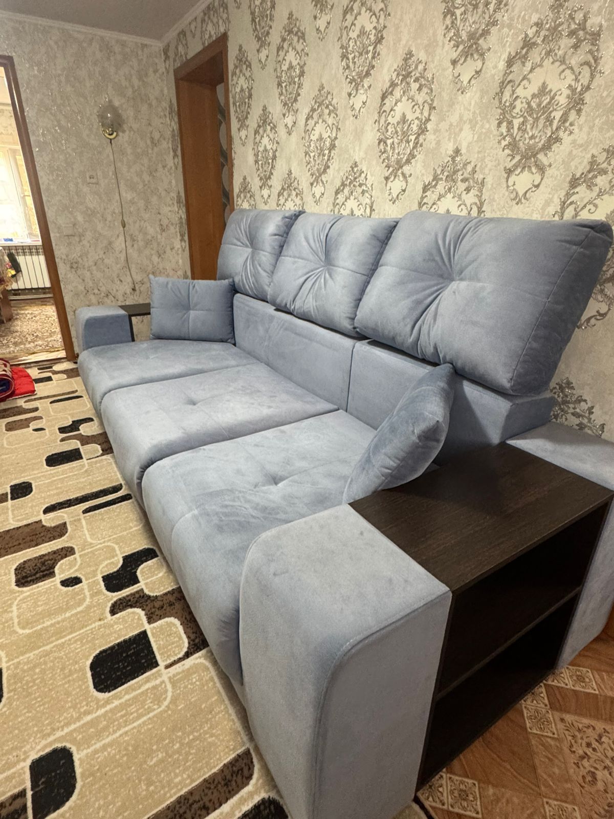 Продам шикарный диван Куплен в Евромебель