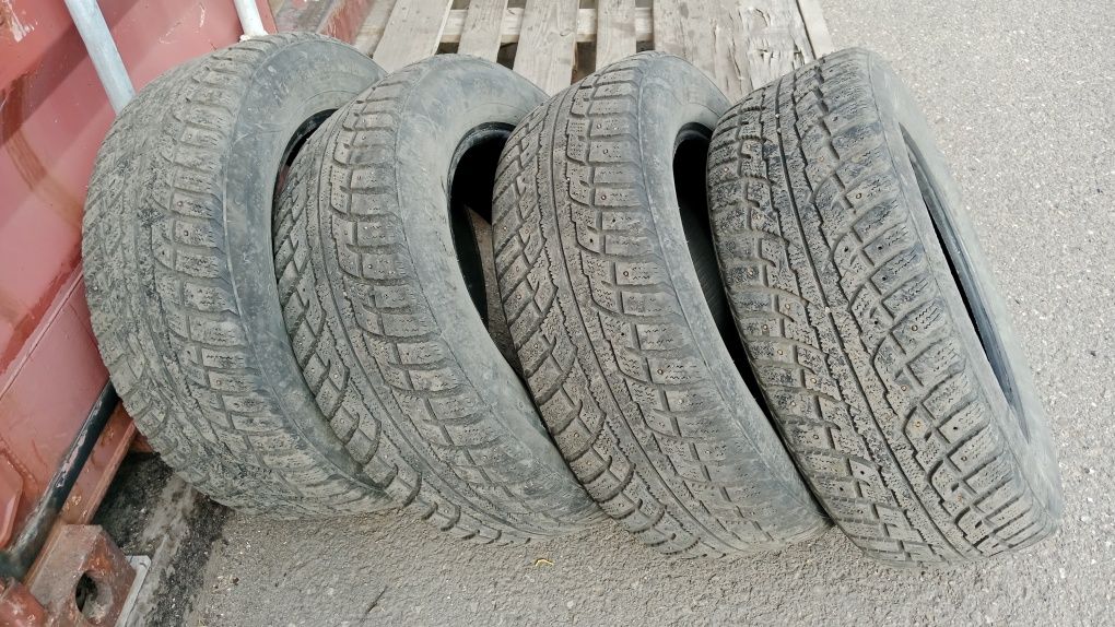 Продам бу шины зимние R17