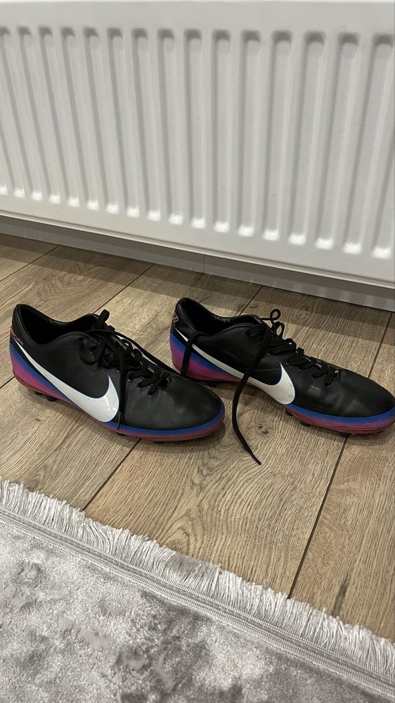 Футбольные бутсы mercurial