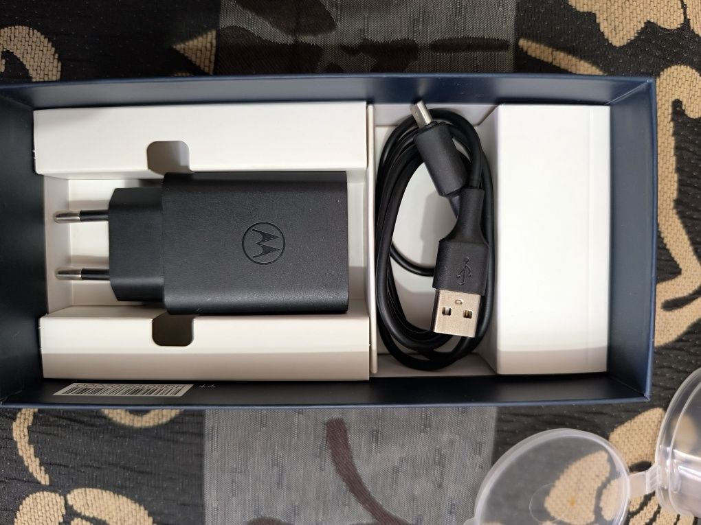 Продам телефон motorola g72
