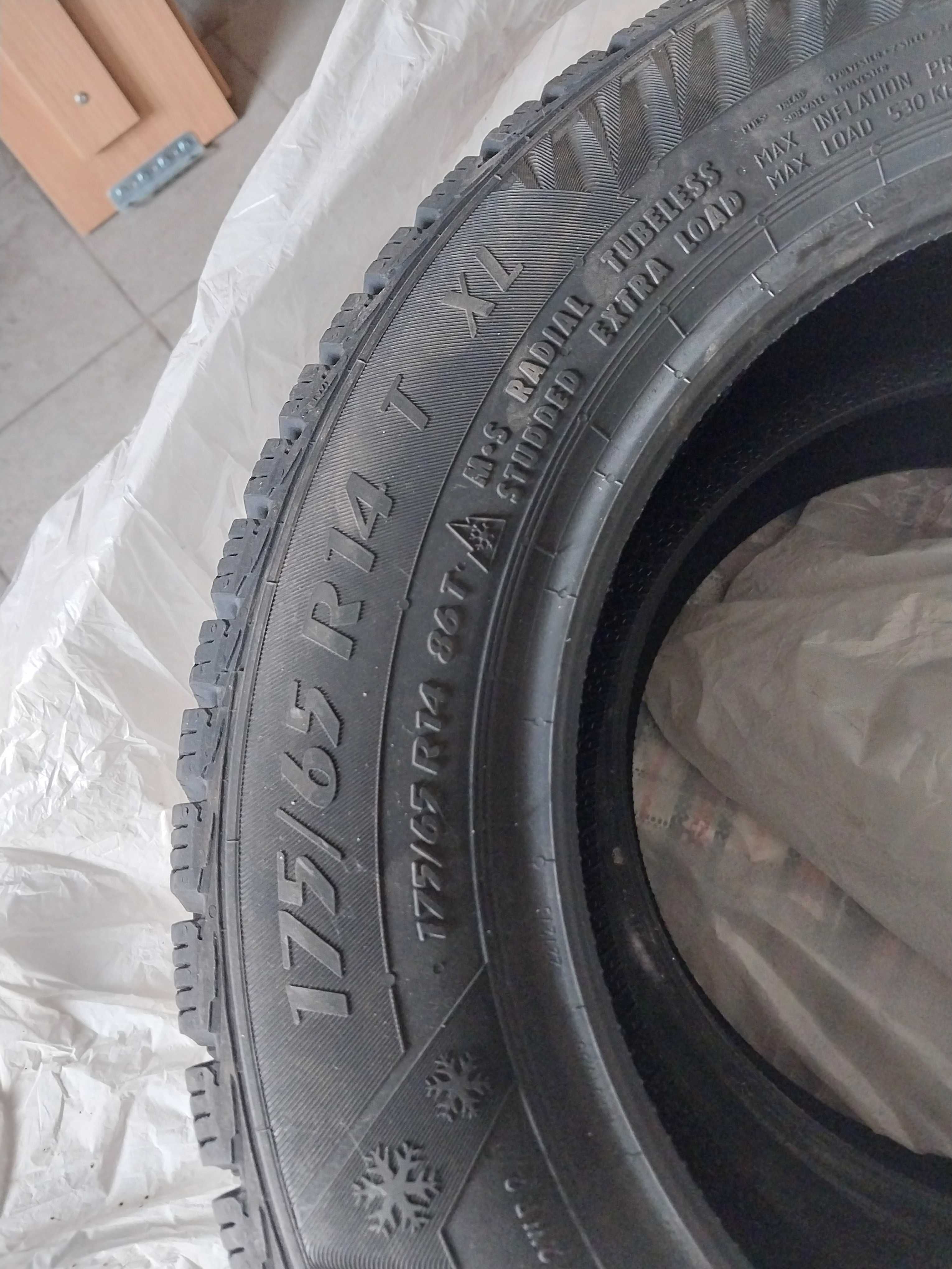 Автошины зимние шипованные новые