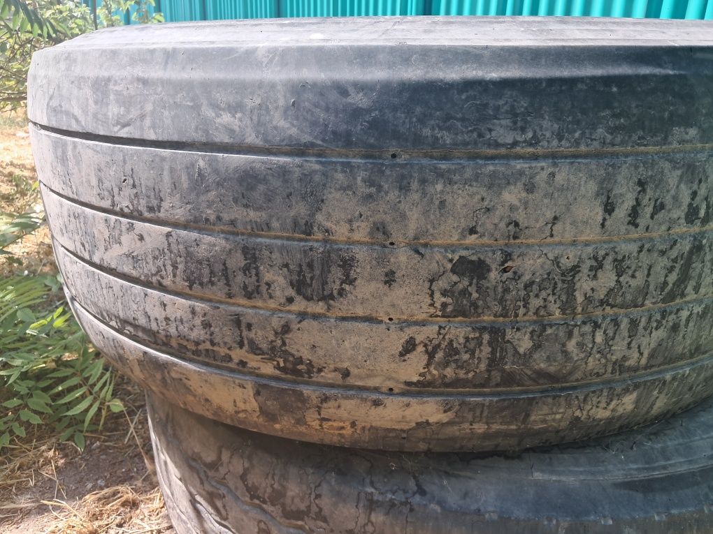 Срочно продам шины от прицепа