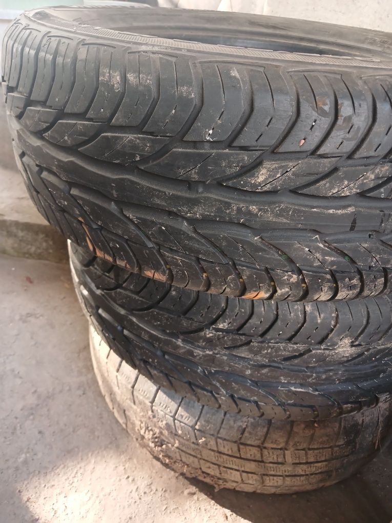 Покрышки почти новые 1 пара
