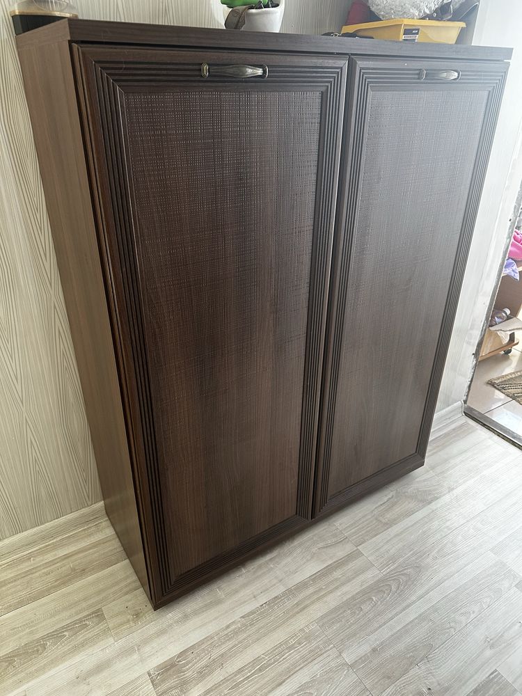 Продам прихожую 3 части