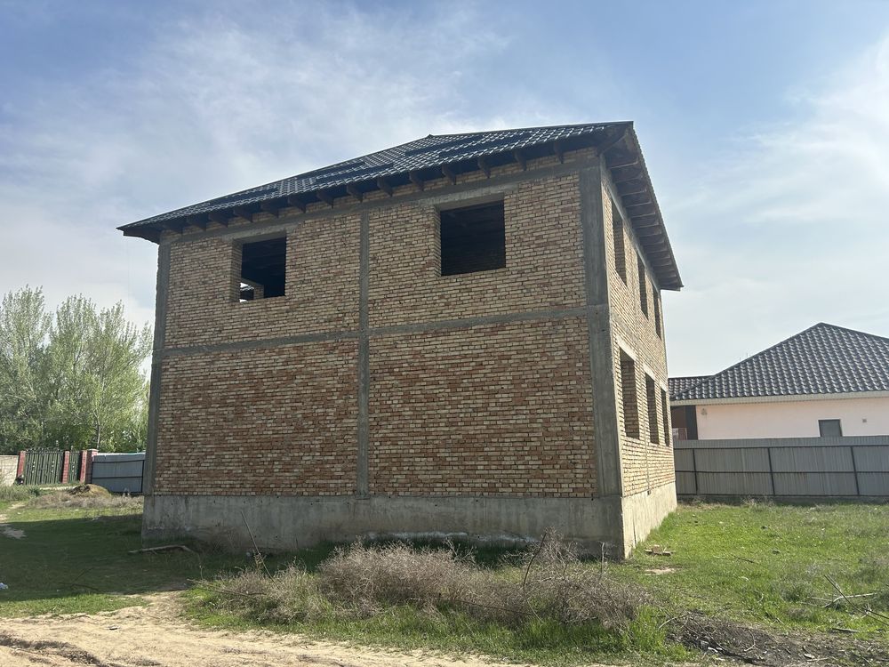 Продается двухэтажный дом