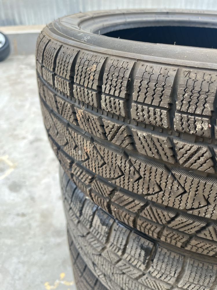 Шины зимные лепечка 215/45/r17